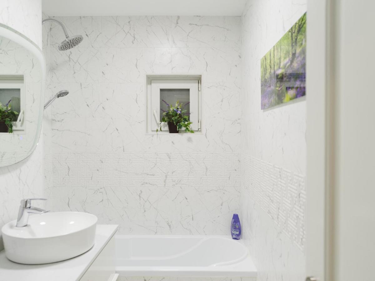 Zen Life Luxury Apartment - Herastrau Bukares Bagian luar foto